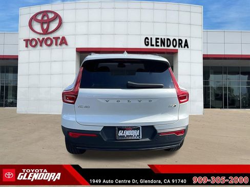 Used 2025 Volvo XC40 B5 Plus AWD/4WD image 4
