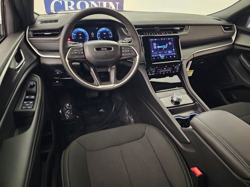 New 2025 Jeep Grand Cherokee Laredo X w/ Luxury Tech Group I image 15