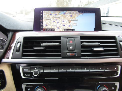 Used 2018 BMW 330i xDrive Sedan w/ Premium Package image 25