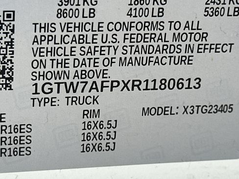 Used 2024 GMC Savana 2500 w/ Driver Convenience Package image 23