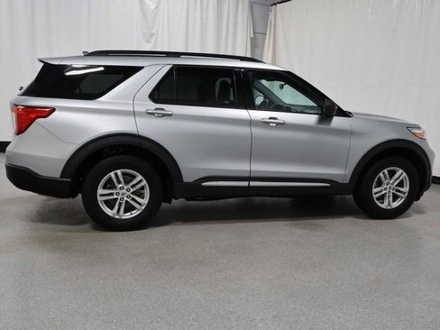 Used 2021 Ford Explorer XLT AWD/4WD image 10