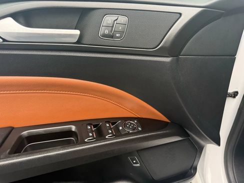Used 2019 Ford Fusion Energi Titanium FWD image 12