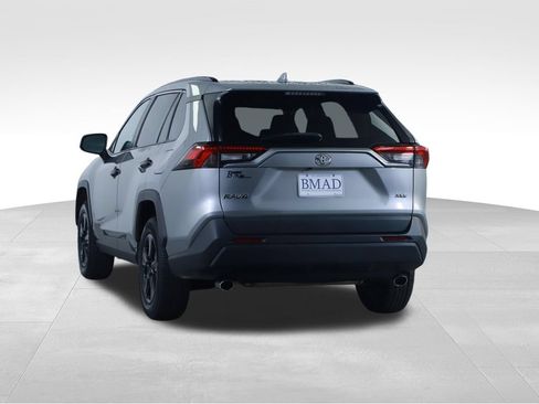 Used 2020 Toyota RAV4 XLE w/ Convenience Package FWD image 10
