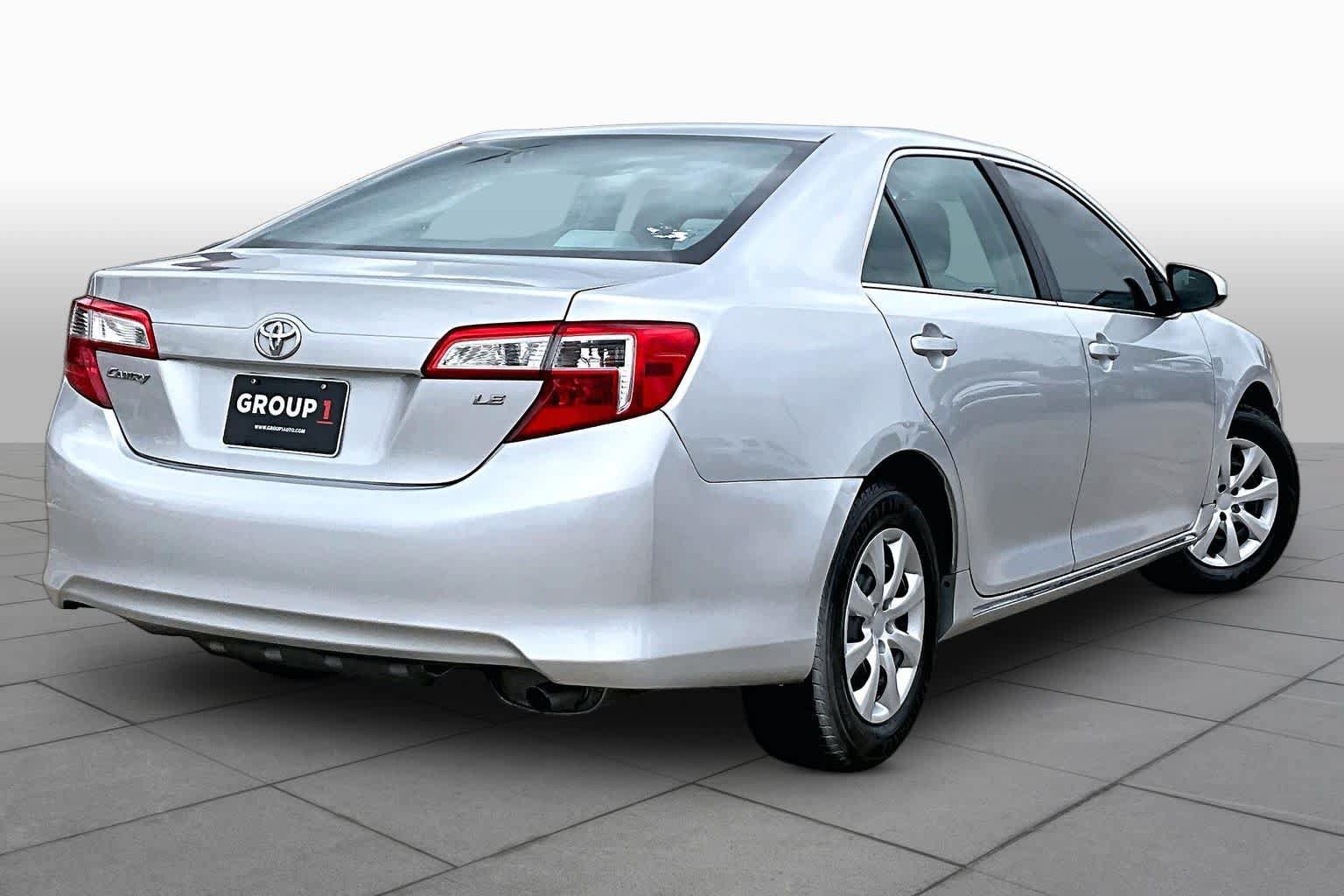 Used 2012 Toyota Camry LE FWD image 12