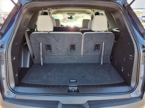 Used 2023 Chevrolet Traverse LS image 10