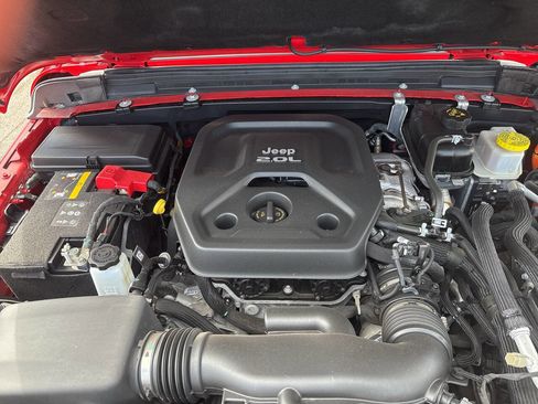 Used 2022 Jeep Wrangler Unlimited Rubicon 4xe AWD/4WD image 30