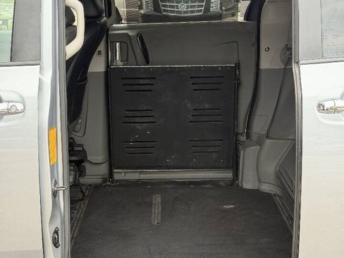 Used 2014 Toyota Sienna SE FWD image 13