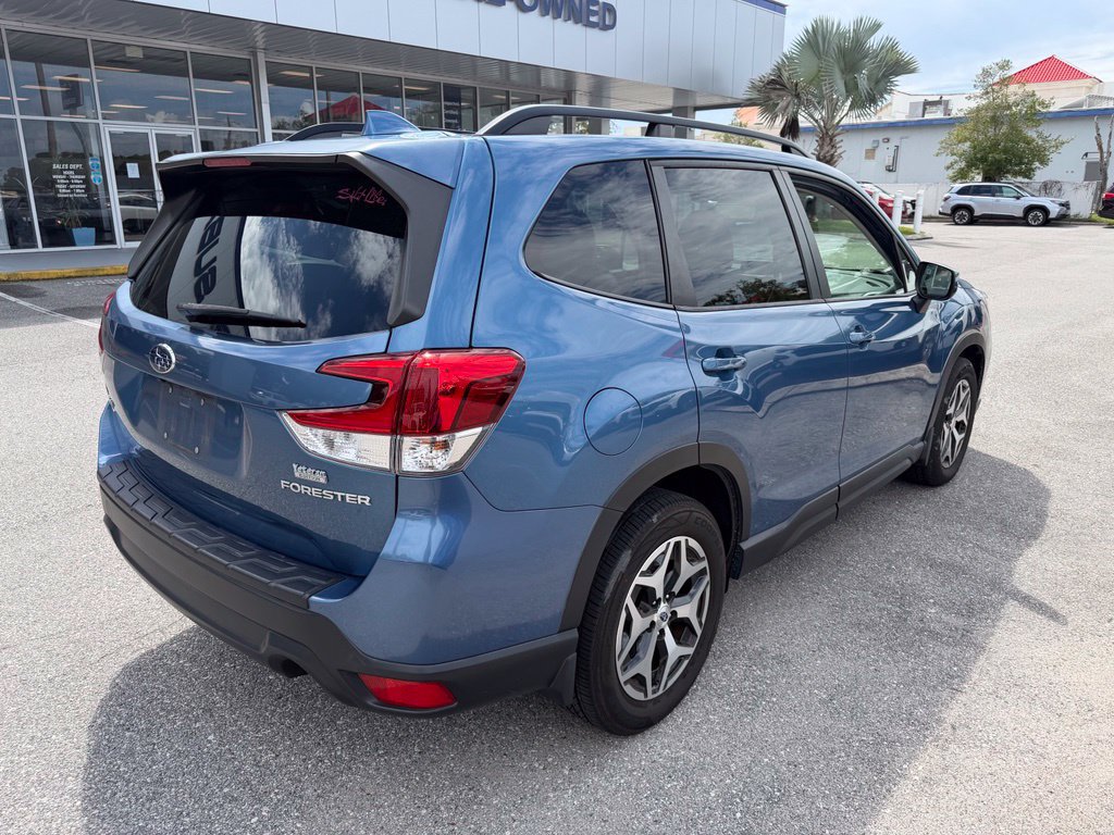 Used 2021 Subaru Forester Premium AWD/4WD image 3