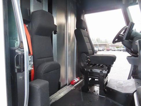 Used 2024 Chevrolet Brightdrop 400 w/ Commercial Equipment Package image 30