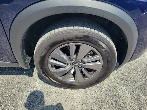 Used 2025 Nissan Pathfinder SV FWD image 7