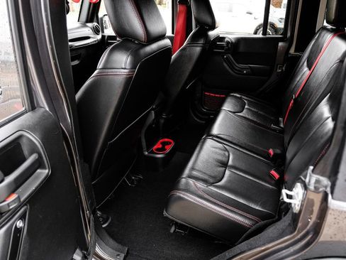 Used 2017 Jeep Wrangler Unlimited Rubicon image 38