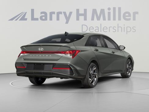 Certified 2025 Hyundai Elantra Sport FWD image 3