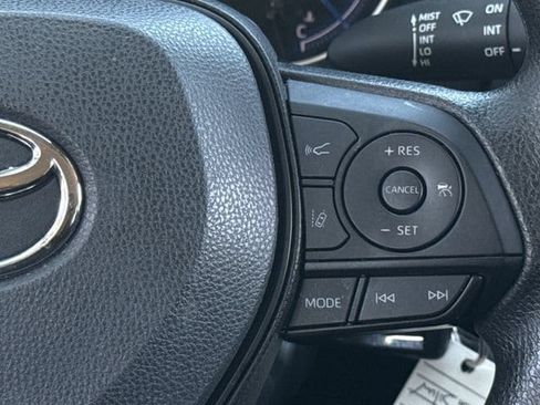 Used 2023 Toyota RAV4 LE AWD/4WD image 16