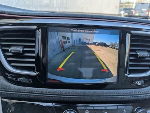 Used 2019 Chrysler Pacifica Limited FWD image 18