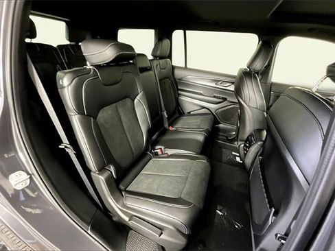New 2025 Jeep Grand Cherokee L Altitude image 11