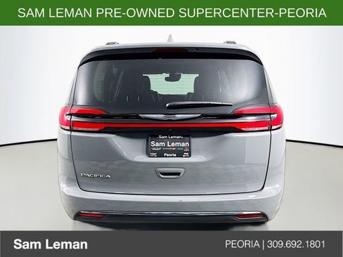 Used 2022 Chrysler Pacifica Touring-L image 6