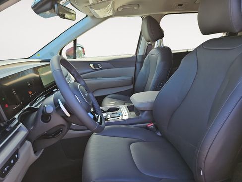 New 2026 Kia Carnival EX image 9