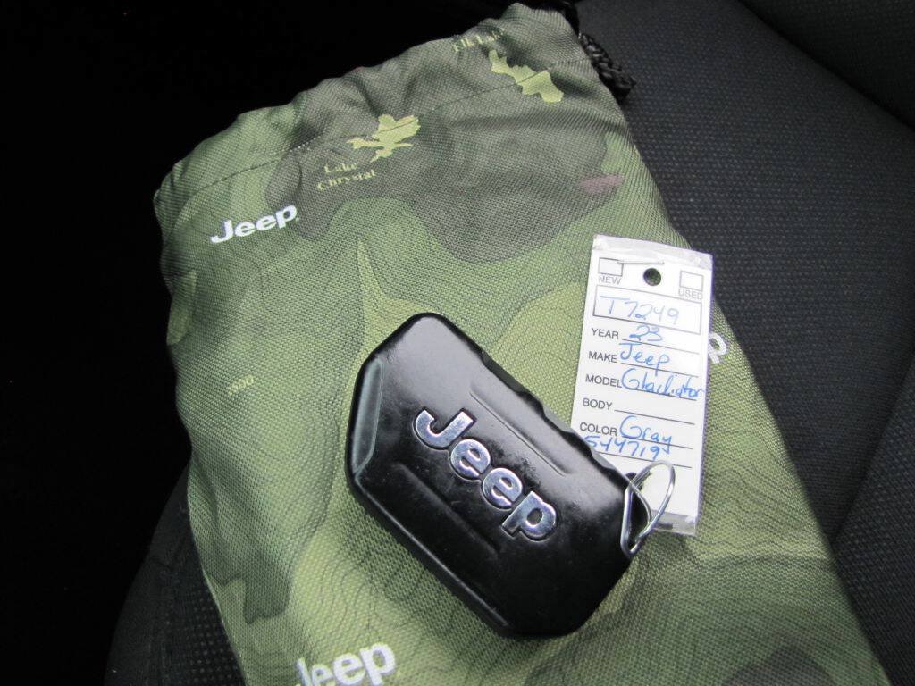 Used 2023 Jeep Gladiator Sport AWD/4WD image 42