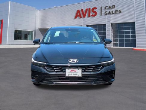 Used 2025 Hyundai Elantra SEL FWD image 2