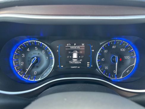 Used 2017 Chrysler Pacifica Touring-L image 23