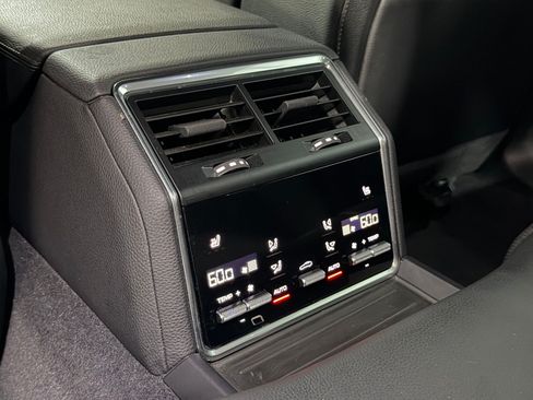 Used 2021 Porsche Panamera image 45
