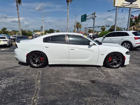 Used 2017 Dodge Charger R/T RWD image 4