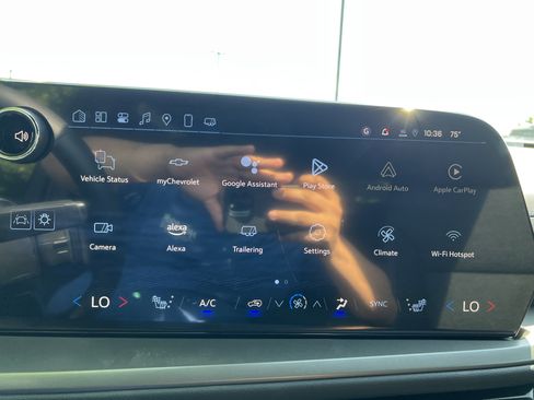 Used 2025 Chevrolet Traverse LT image 23