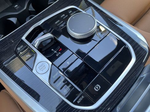 Used 2026 BMW X5 sDrive40i w/ M Sport Package image 16