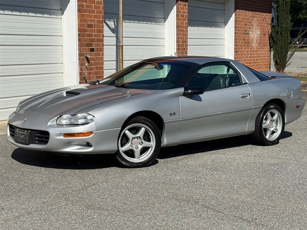 Used 1999 Chevrolet Camaro Z28 w/ SS Performance/Appearance Pkg RWD image 8