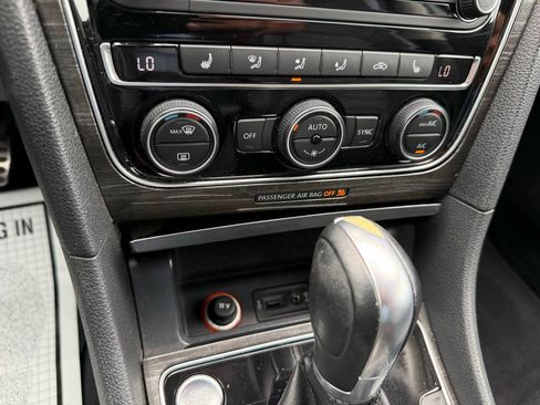 Used 2018 Volkswagen Passat 2.0T SEL Premium FWD image 27