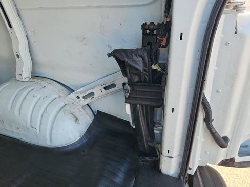 Used 2015 Chevrolet Express 2500 RWD image 16