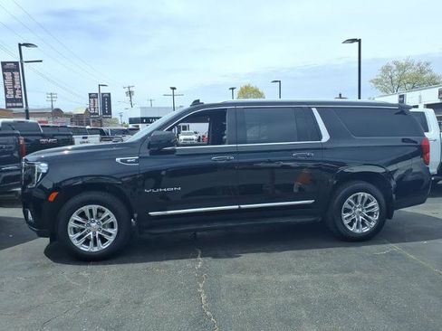 Used 2024 GMC Yukon XL SLT w/ SLT Premium Package AWD/4WD image 15