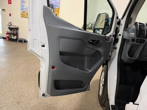 Used 2019 Ford Transit 150 XLT RWD image 22