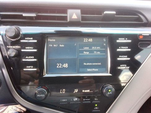 Used 2018 Toyota Camry SE w/ Convenience Package FWD image 11