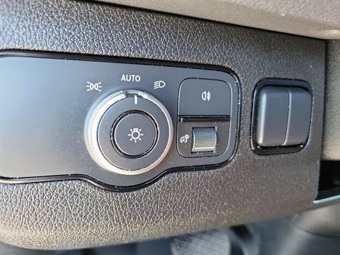 Used 2025 Mercedes-Benz Sprinter 2500 image 18