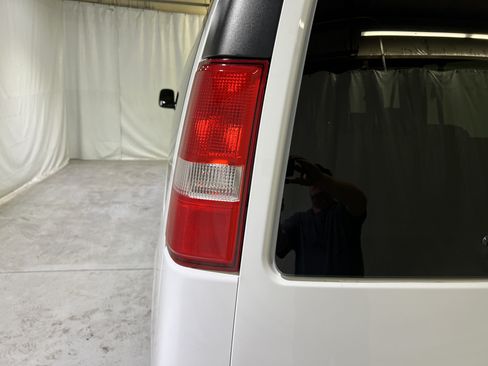 Used 2025 Chevrolet Express 3500 LT w/ LT Preferred Equipment Group RWD image 10