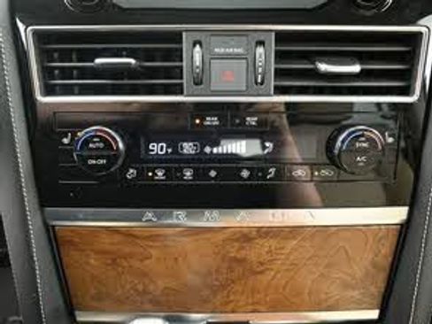 Used 2024 Nissan Armada SL image 28