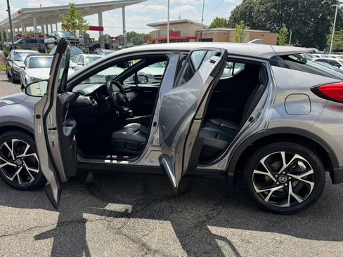Used 2018 Toyota C-HR XLE FWD image 11