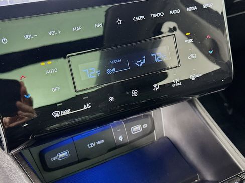 Used 2024 Hyundai Tucson Limited image 17