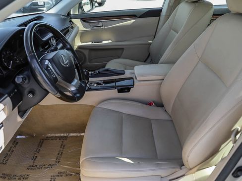 Used 2013 Lexus ES 350 4dr Sdn w/ Premium Pkg image 17