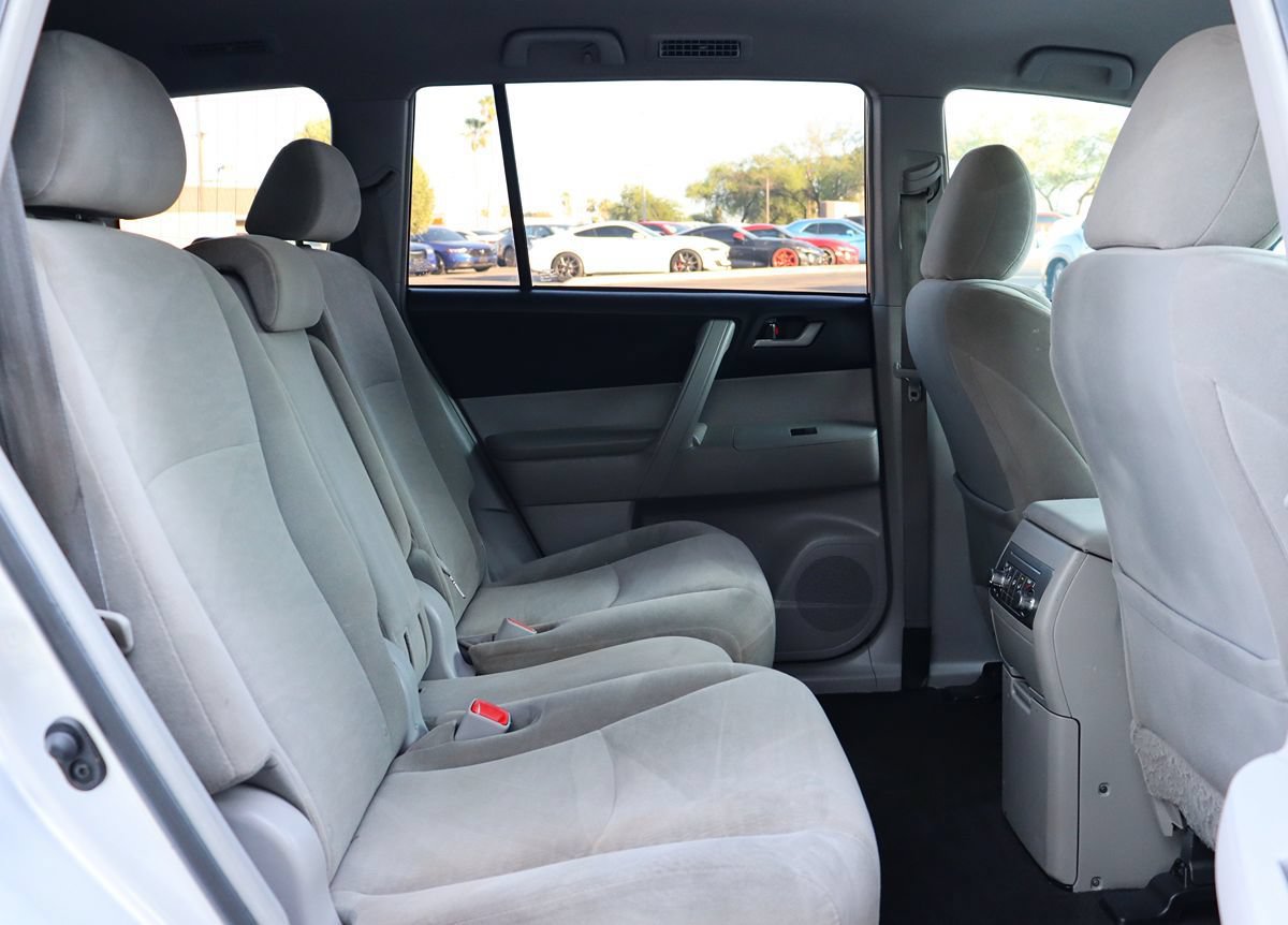 Used 2013 Toyota Highlander Plus FWD image 27