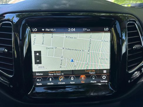 Used 2018 Jeep Compass Latitude w/ Popular Equipment Group AWD/4WD image 15