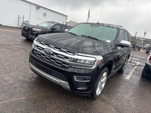 Used 2023 Ford Expedition Platinum image 3