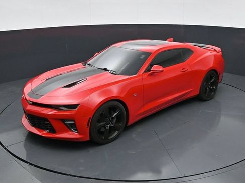 Used 2018 Chevrolet Camaro SS RWD image 31