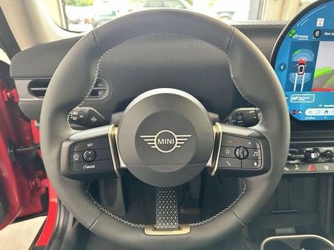 Certified 2025 MINI Cooper 2-Door Hardtop image 15