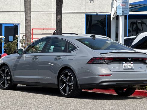 Used 2025 Honda Accord Sport image 3