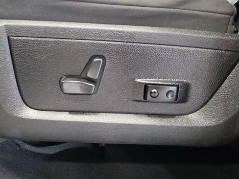 Used 2022 RAM 1500 Classic SLT AWD/4WD image 15
