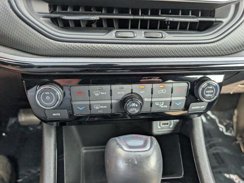 Used 2025 Jeep Compass Trailhawk AWD/4WD image 25