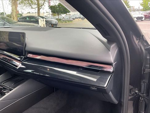 Used 2024 BMW i5 eDrive40i w/ Premium Package RWD image 18