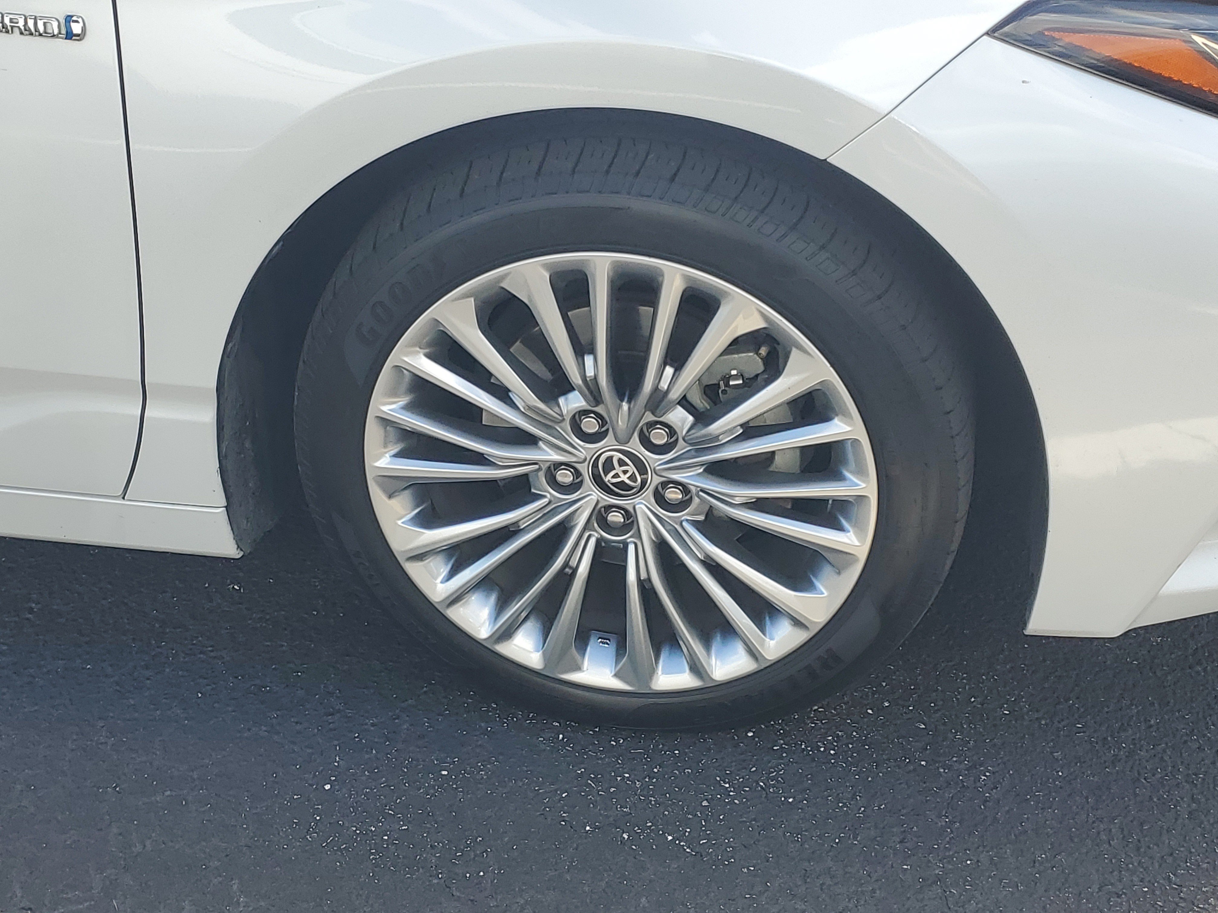 Used 2021 Toyota Avalon Limited w/ Advanced Safety Package FWD image 2